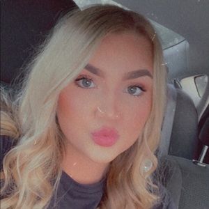 Meet your Posher, Caitlin